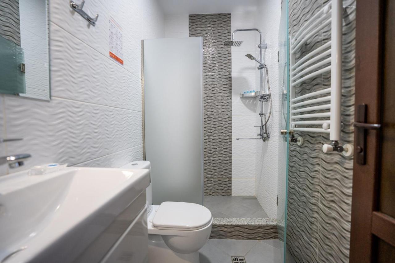 Siberia Hotel Tbiliszi Kültér fotó A wet room