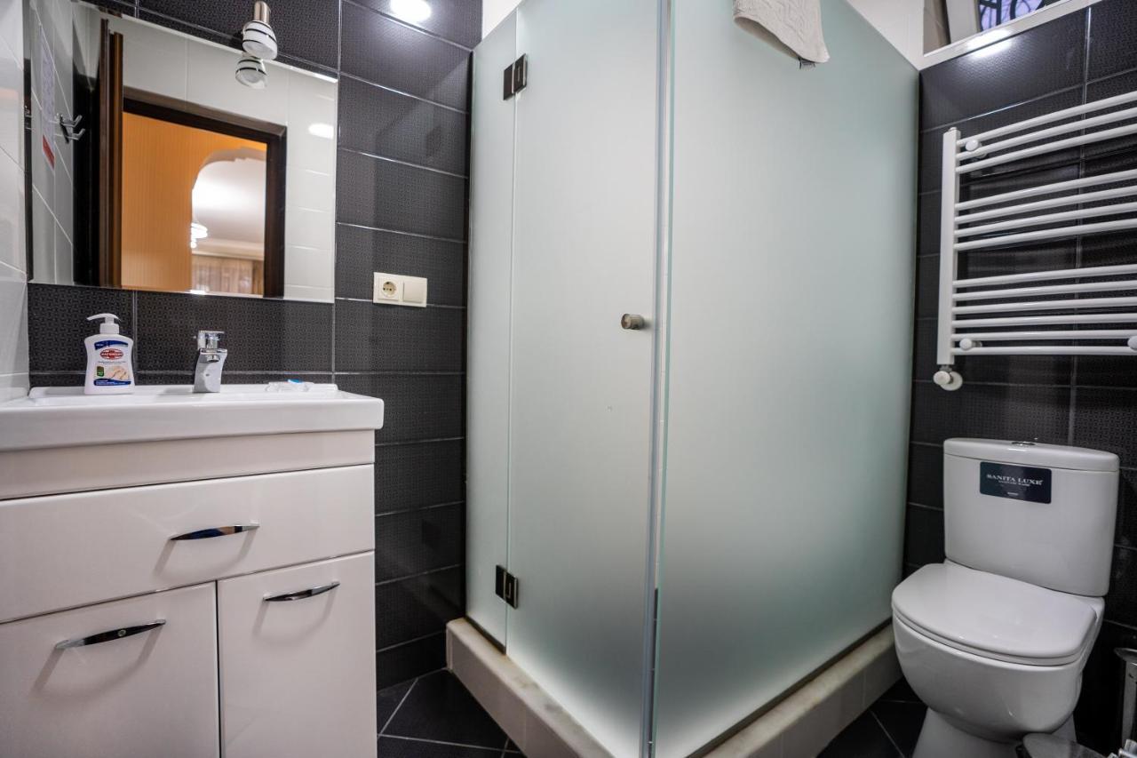 Siberia Hotel Tbiliszi Kültér fotó A shower enclosure
