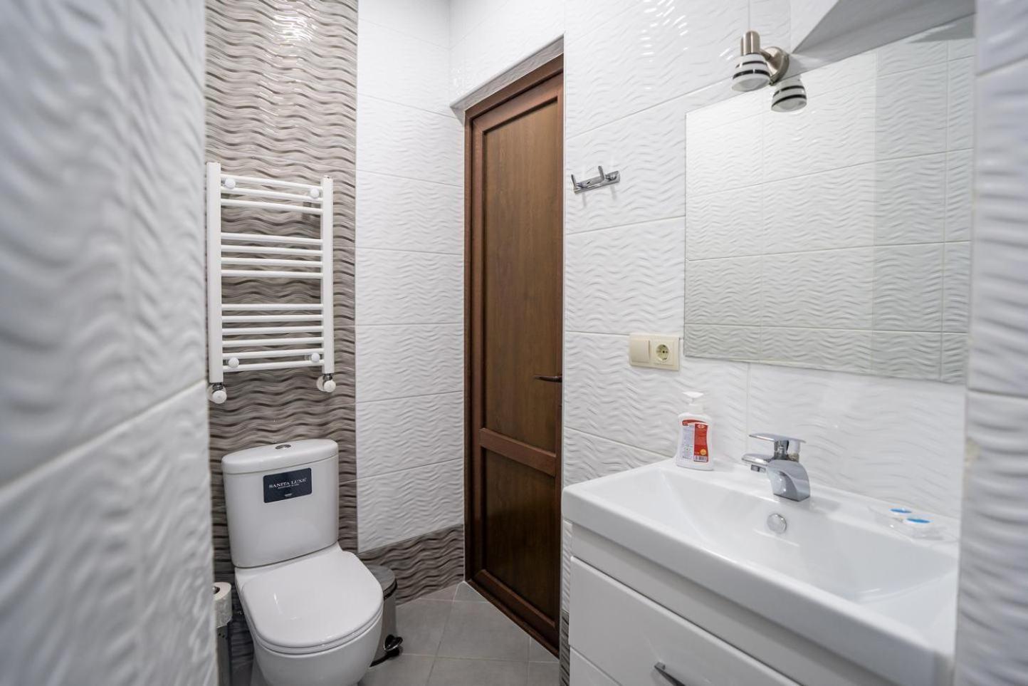 Siberia Hotel Tbiliszi Szoba fotó Bathroom